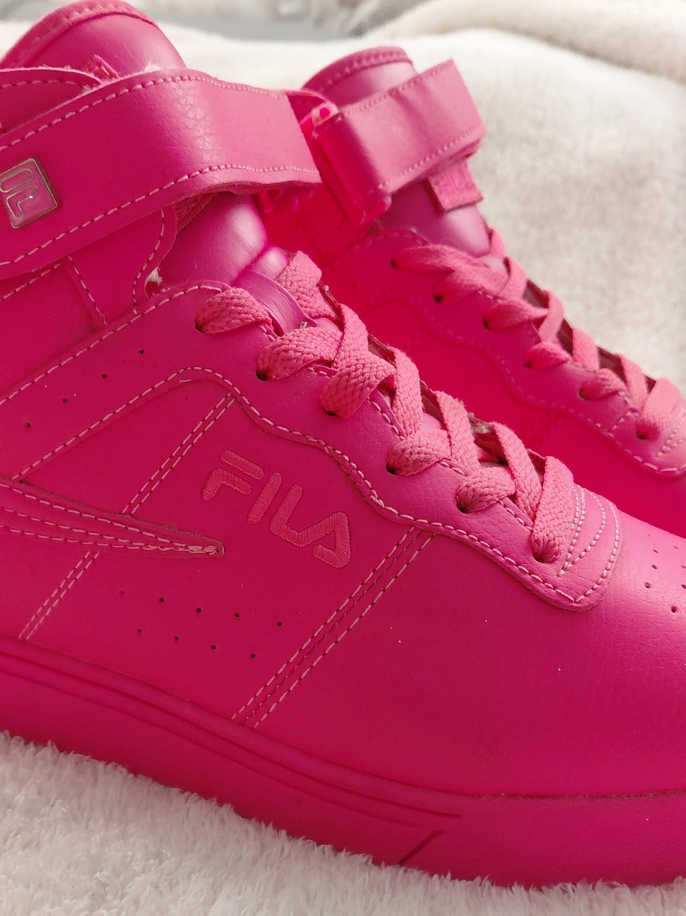 Fila Women's High-Top Sneakers in Hot Pink NWOT SIZE 9